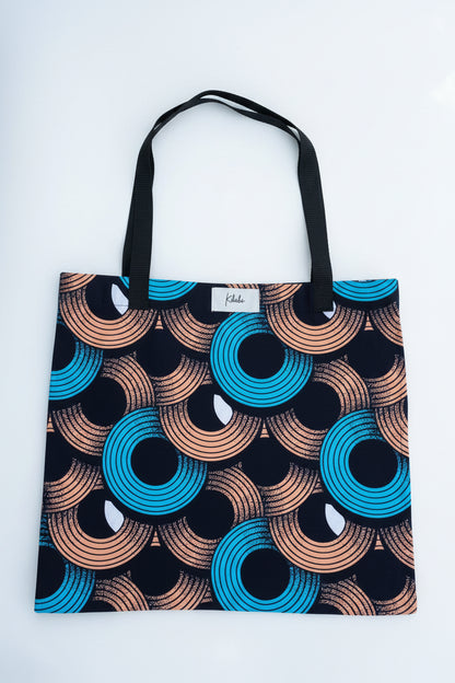 Shopping Bag with Repurposed Plastic Lining